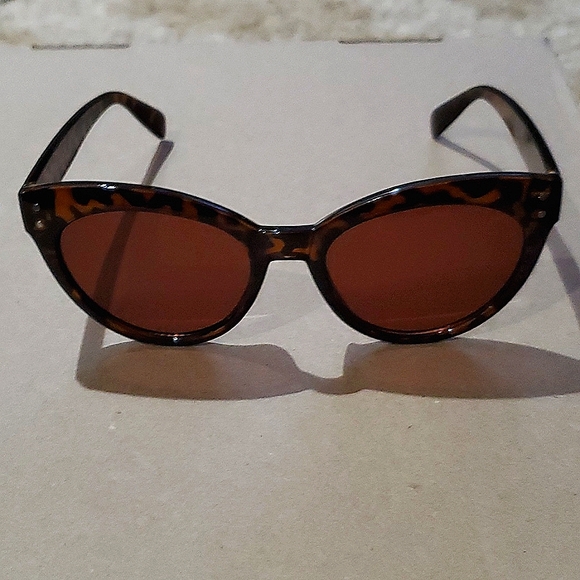 Saint Owen + Curatuer "WYLDE" Tortoise Sunnies - Picture 3 of 4